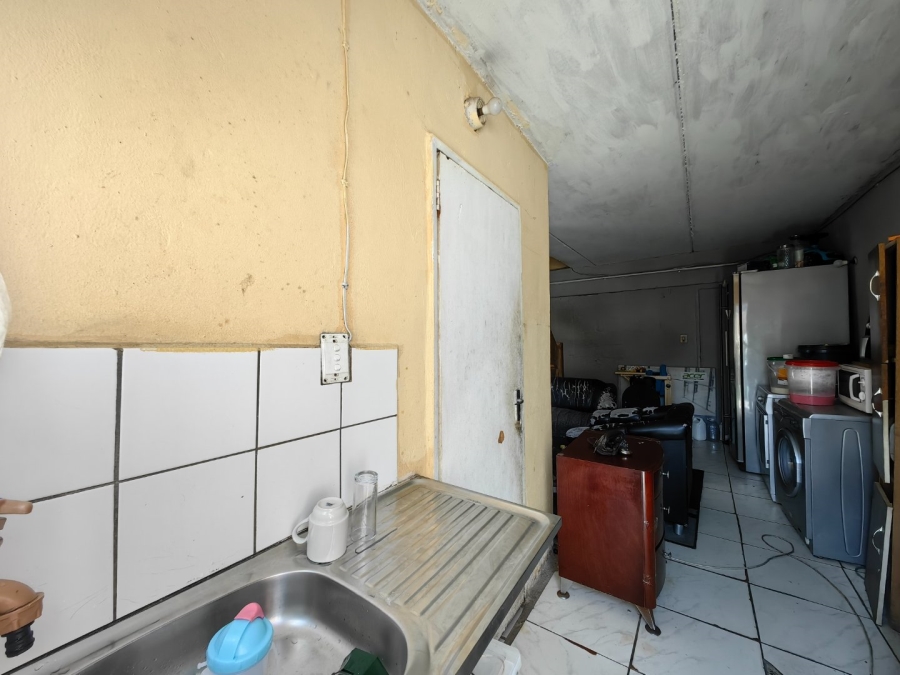 8 Bedroom Property for Sale in Delft Western Cape